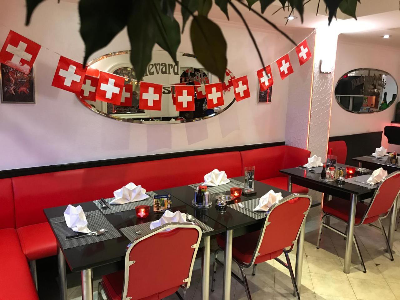 スイス フード レストラン アンド ホテル パッタヤー エクステリア 写真